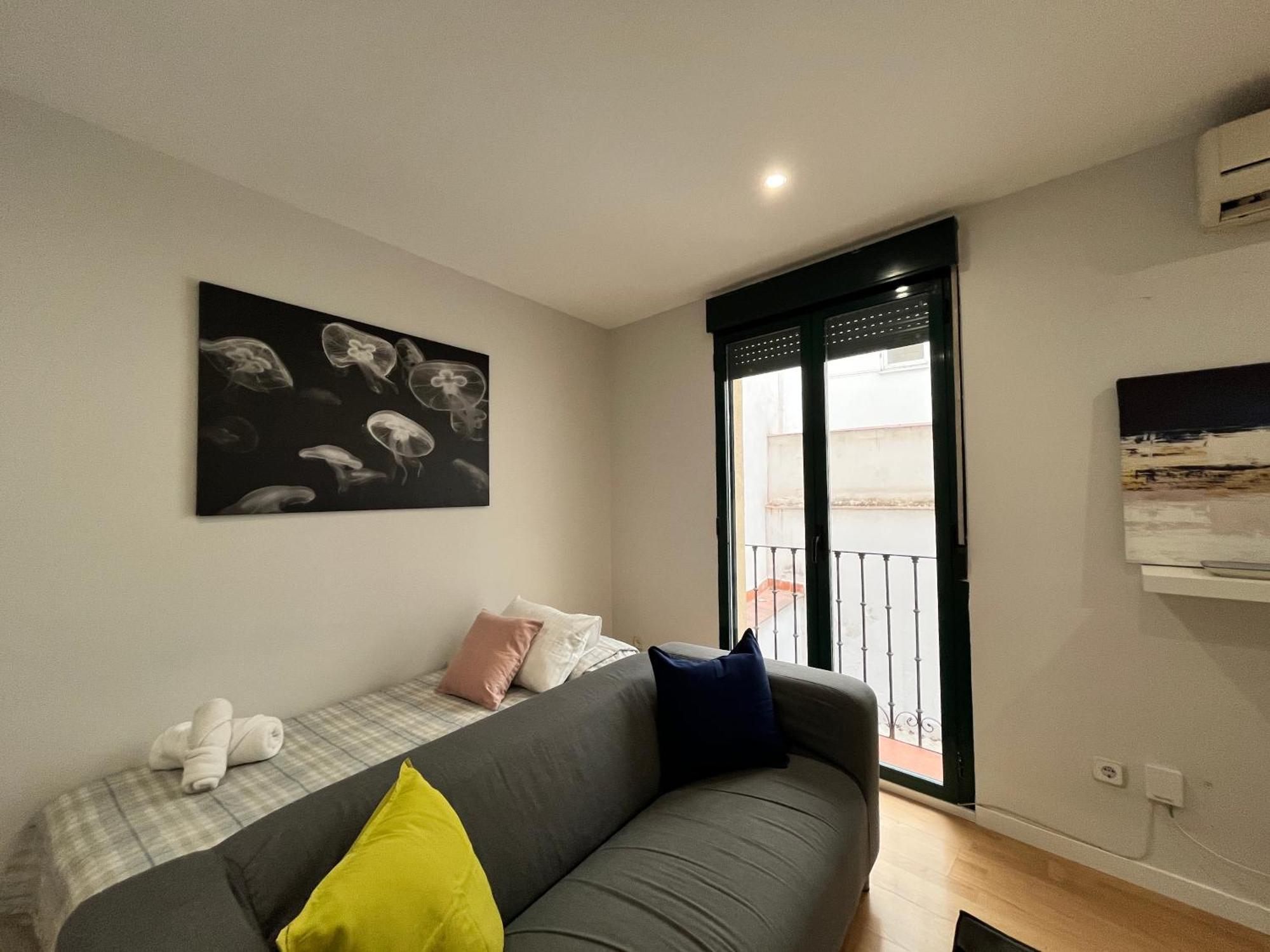 Santa Isabel Centro Temporal Apartment Madrid Exterior photo